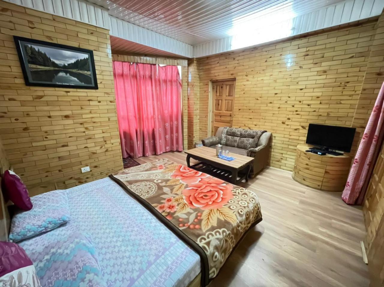 Hotel Snowflake Нарканда Екстериор снимка